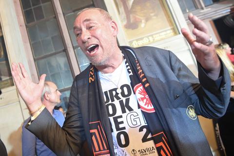 Ist „nur“ mit zwei Drittel der Stimmen als Präsident bei Eintracht Frankfurt wiedergewählt worden: Peter Fischer.  Foto: dpa