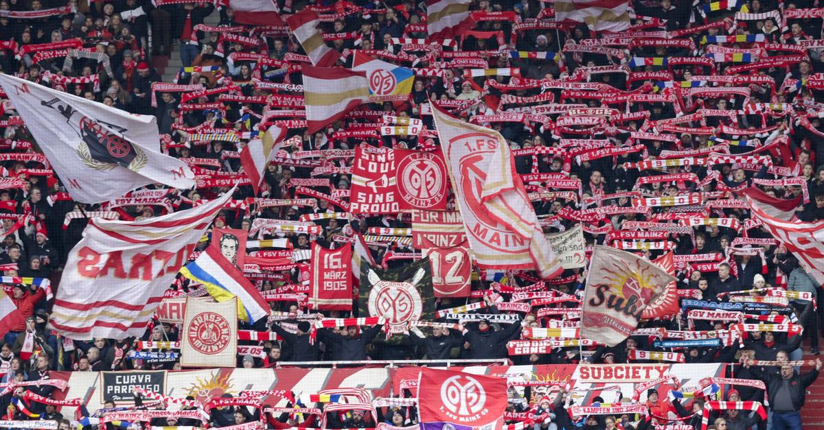 Warum einige Mainz-05-Fans ein Stück Arena-Rasen bekommen