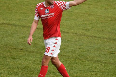 Adam Szalai galt bei Mainz 05 im Sommer 2020 als Profi ohne Einsatzchance. Jetzt ist er wieder Stammspieler. Foto: imago/HJS