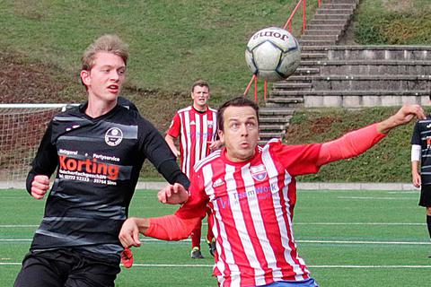 Wollen in der A-Liga oben dranbleiben: Der SSC Burg II und Niklas Kilian (li.) haben Niederroßbach zu Gast, Sören Weis und die SG Seelbach/Scheld reisen zum TuS Driedorf. © Lorenz Pietzsch