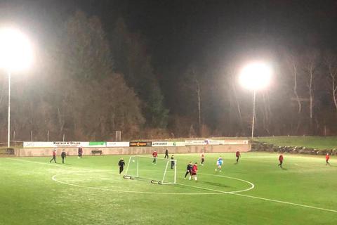 Der TuSpo Beilstein hatte schon im Winter 2018/2019 damit begonnen, nach und nach von Halogen- auf LED-Flutlicht umzurüsten (Archivfoto). Etliche andere Vereine sind gefolgt. Demnächst wird es in Langenaubach ähnlich hell werden.  Archivfoto: TuSpo Beilstein 