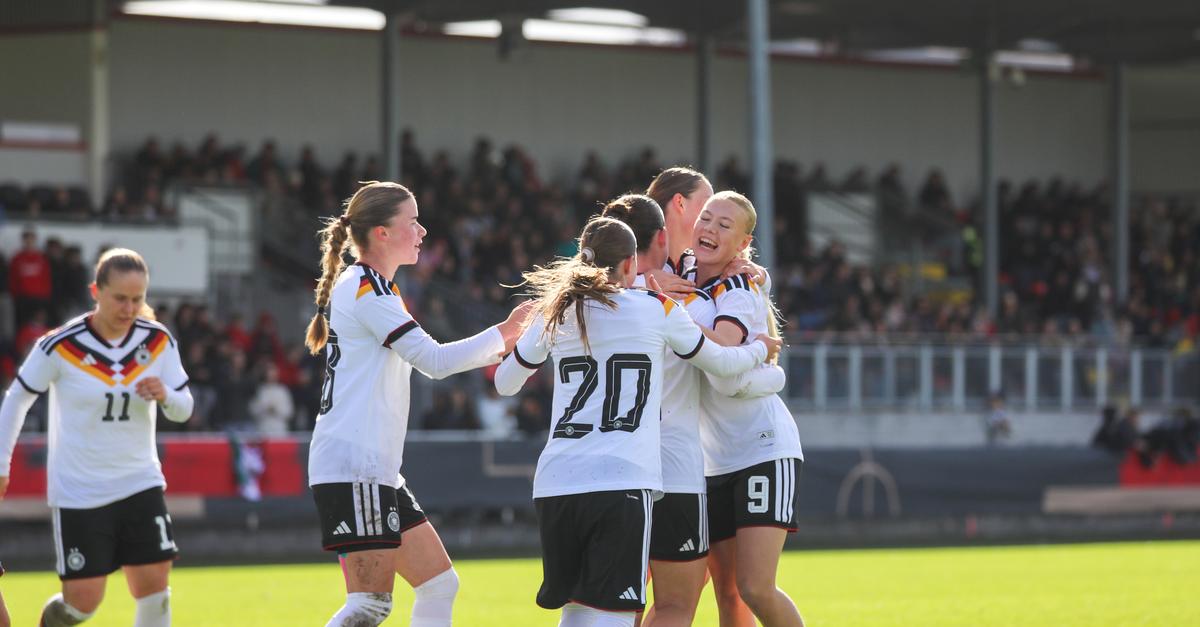 1,281 fans witness Germany's U17 women's football team's ...