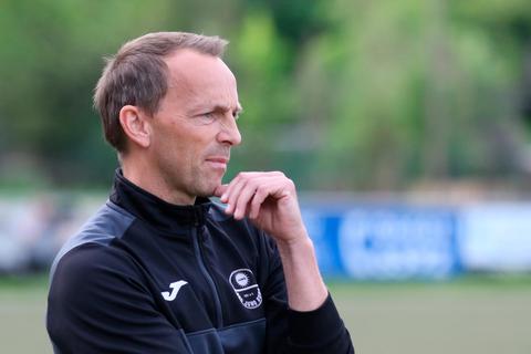 Trainer Steffen Hardt und Fußball-Verbandsligist SSC Burg verlängern ihre Zusammenarbeit.  Foto:Jens Schmidt © 