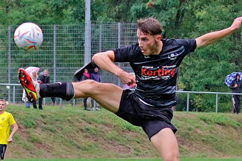 Burgs Lukas Müller schoss den SSC mit drei Treffern in Merkenbach ins Pokal-Viertelfinale. © Lorenz Pietzsch