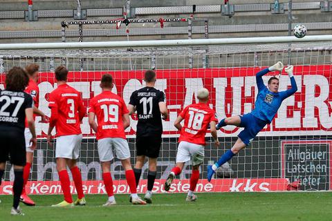 Gegen den SC Verl absolvierte Torwart Matheo Raab zum Saisonfinale sein viertes Drittliga-Spiel und bekam beim 1:1 gute Kritiken.  Foto: dpa 