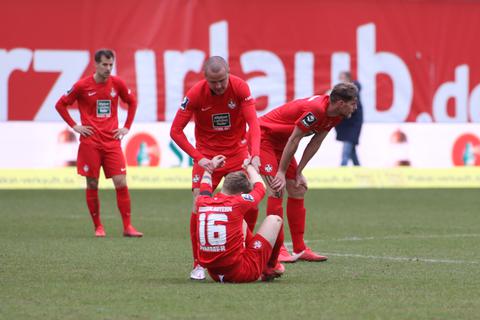 Für den FCK wird die Luft im Kampf um den Klassenerhalt langsam dünn. Umso wichtiger wären drei Punkte aus dem Nachholspiel gegen Zwickau. Foto: dpa/Danny Gohlke