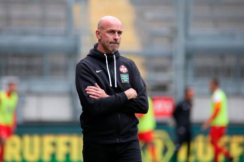 An dieser Pleite wird Trainer Marco Antwerpen lange zu kauen haben. Foto. imago/Kleer 