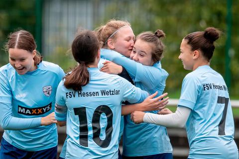 Häufig Grund zu jubeln: Die B-Juniorinnen des FSV Hessen Wetzlar feiern in Darmstadt beim 11:1-Kantersieg den höchsten Saisonsieg.