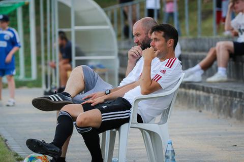 Trainer Marco Reifenscheidt (links) und sein Co.-Trainer Paul Lauer werden im Sommer Fußball-Oberligist Sportfreunde Eisbachtal verlassen. Bis dahin wollen sie weiterhin fokussiert am Ziel Klassenerhalt arbeiten.