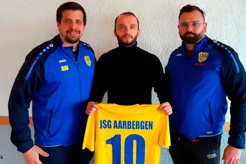 Co-Trainer-Vorstellung bei der JSG Aarbergen: (v.l.) Andreas Weyl, Mustafa Metovic und Ruben Borkowski (Abteilungsleiter Senioren). Foto: JSG Aarbergen 