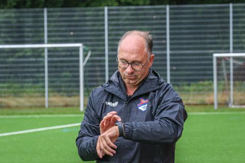 Es wird Zeit. Thorsten Wörsdörfer, Trainer der Eisbachtaler Sportfreunde, freut sich auf die bevorstehende Spielzeit mit seiner jungen, ehrgeizigen Mannschaft.