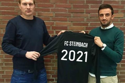 Mindestens bis 2021 beim FC Steinbach: Julian Philipps (l.) und Kilic Görgülü. Foto: Simon Schmorrte
