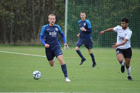 Den Vorwärtsgang will Lukas Steioff (l.) mit dem FC Waldbrunn auch im Kreisduell beim RSV Weyer einlegen. Foto: Fabian Höhn