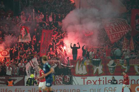 Köln-Fans zünden Pyro beim Auswärtsspiel in Mainz