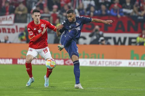 Anthony Caci (Mainz) und Linton Maina (Köln) im Duell.