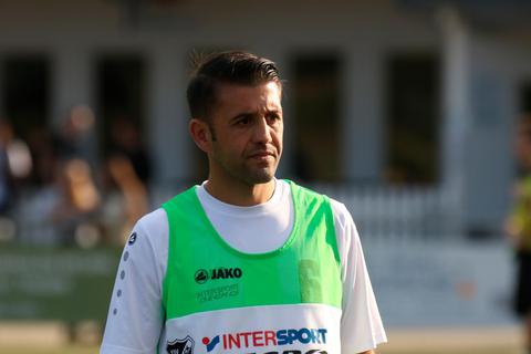Siegt mit dem FSV Schröck: Trainer Mehmet Samet Sakarya. Foto: Jens Schmidt 
