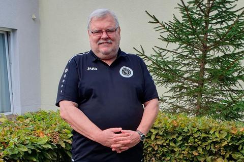 Gerhard Fuchs wird auchmit 70 Jahren das Funktionärstrikot des Fußballkreises Biedenkopf nicht ablegen.  Foto: Herbert Lenz 