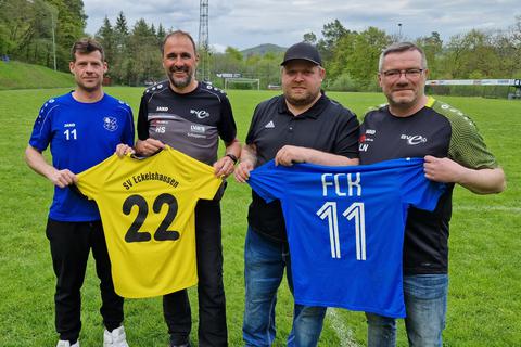 Der SV Eckelshausen und der FC Kombach ziehen als SG Obere Lahn künftig an einem Strang (v. li.): Oliver Weidner, Harald Schiebel, Marcus Hilcz und Lars Nassauer.
 