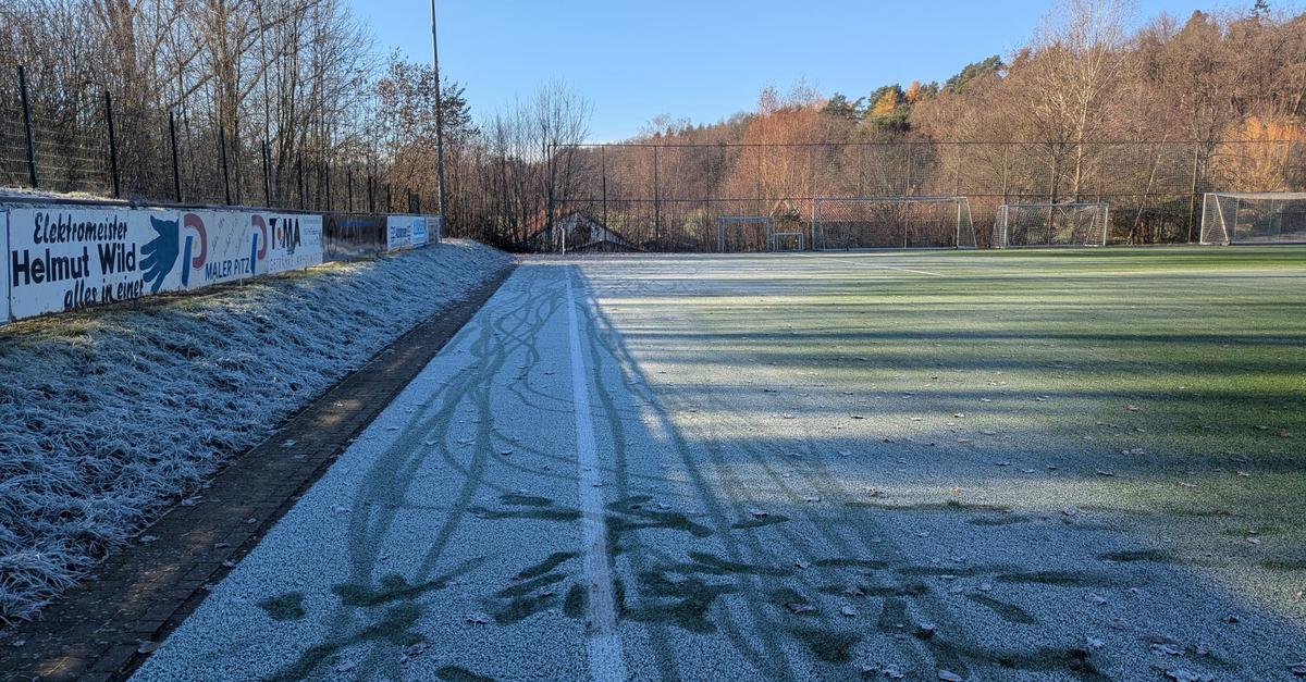 Wintereinbruch-stoppt-den-Fu-ball-im-Hinterland
