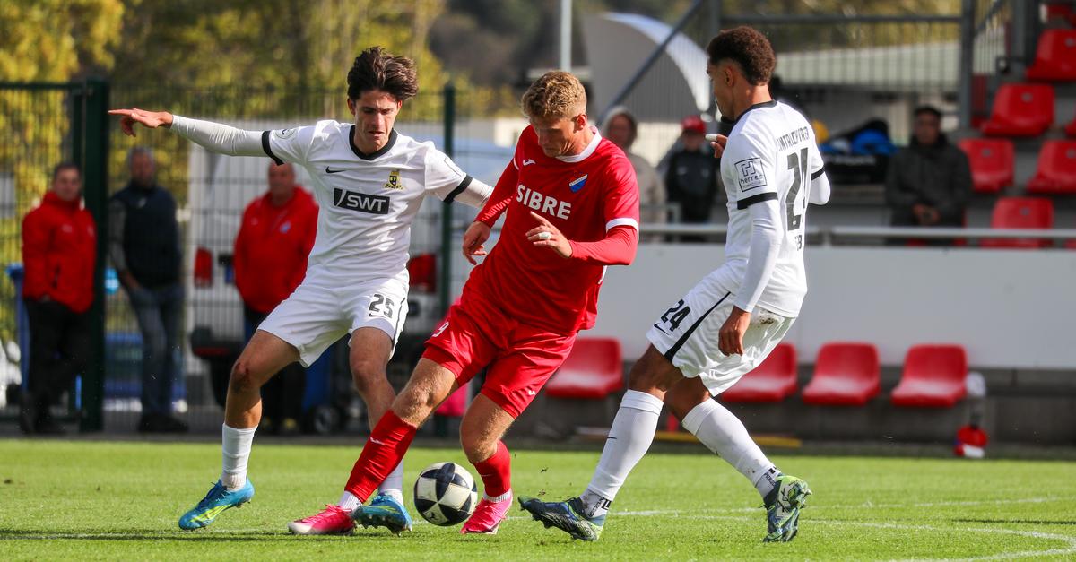 TSV Steinbach Haiger celebrates 4-0 against Trier and then at the Herborn ...