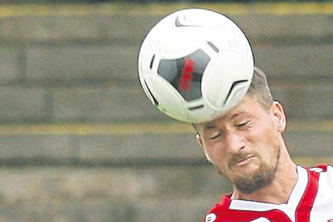 Könnte seinen Kopf nach überstandener Verletzung wieder für den FC Gießen hinhalten: Hendrik Starostzik.  Archivfoto: Ben 