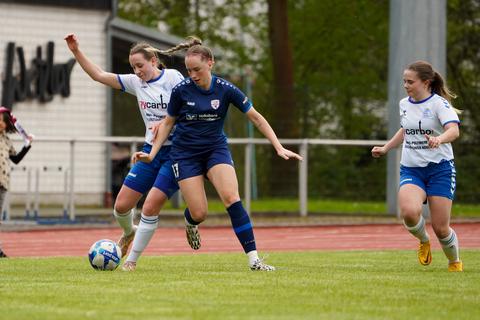 Auch Leonie Weide vom FSV Hessen Wetzlar kann das Remis in Frauenbiburg nicht verhindern. 
