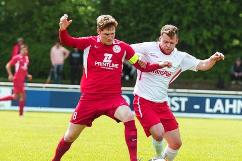 Max Weber (r.) kehrt in den Waldgirmeser Kader zurück und ist am Sonntag mit der U23 beim Hessenliga-Absteiger TSV Steinbach II gefordert.