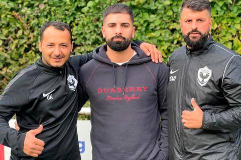 Dürfen sich über drei Punkte gegen Cermik Wetzlar freuen: (v.l.) Ozan Korkmaz, Torschütze Cem Suet und Sindar Aka.