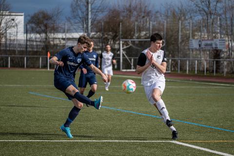 Laurin Dante de Bona (TSG Dorlar, rechts) Max Boesnecker (TsF Heuchelheim II) KLA; TSG 1903 Dorlar - TSF Heuchelheim II: Lahnau, 19.03.23