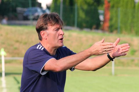 In seinem Element: Ulf Lehne vom TSV Albshausen trainiert ab nächster Saison die SG Niederbiel.  Foto: Tobias Ripl 