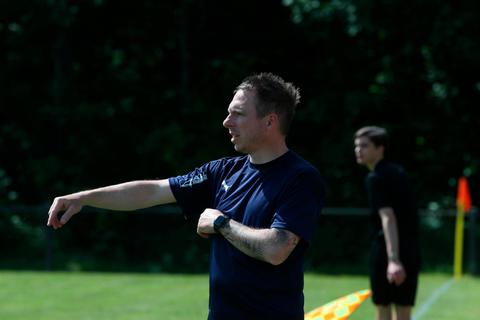 Seitdem er das Sagen beim FSV Braunfels hat, läuft es beim Fußball-Gruppenligisten rund: Trainer Florian Betz.  Foto: Steffen Bär 