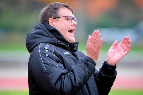 Applaus - auch am Sonntag? Marco Ebert, Co-Trainer des FSV Hessen Wetzlar.