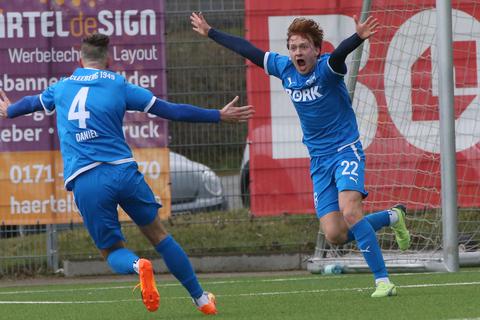 1:0 fcc 4 marvin daniel rechts 22 johannes greb fc cleeberg tsf heuchelheim 05 03 23 gl 22 23 baer-sportfoto foto: steffen bär handy 0170 29 211 29 telf 06403 97 25 240