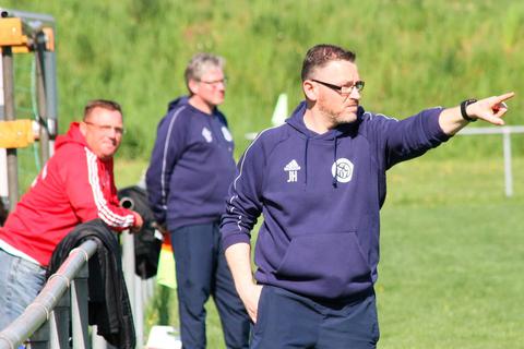 Gibt beim SC Münchholzhausen/Dutenhofen weiterhin die Richtung vor: Trainer Jan Hartmann.  Foto: Tobias Ripl 