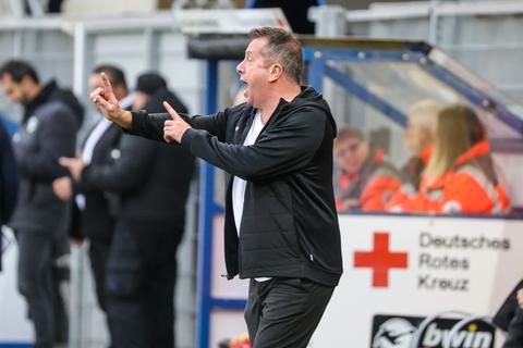 Dirigent an der Seitenlinie: SVWW-Trainer Markus Kauczinski hat mit seinem Team, das derzeit auf Rang drei steht, die 2. Liga im Blick. 