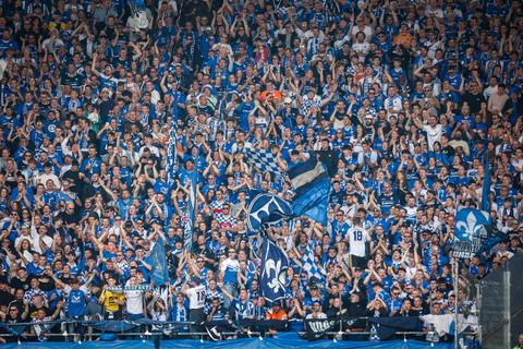 Mehr als 4.000 Lilien Fans unterstützen Darmstadt 98.