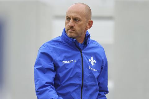 Lilien-Trainer Torsten Lieberknecht braucht nach dem Abgang von Victor Palsson eine Verstärkung auf der Sechser-Position. Foto: Dominik Claus