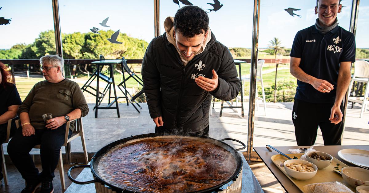 Lilien-Fans-kochen-mit-Sergio-L-pez-Paella