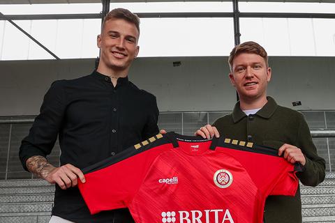 SVWW-Neuzugang Franko Kovacevic (links) und der Sportliche Leiter Paul Fernie.