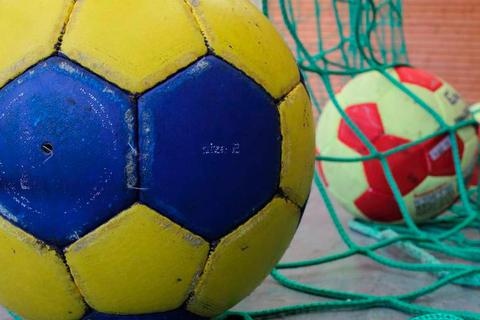 Die Handball-Saison 2021/2022 wird für die Landesliga-Handballerinnen in einem neuen Modus stattfinden: An eine Vorrunde mit Hin- und Rückspielen in einer geteilten Klasse werden sich eine Aufstiegs- und eine Abstiegsrunde anschließen.   Archivfoto: Fotolia 