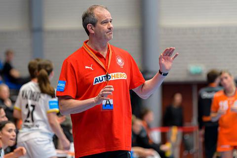 Henk Groener wird der neue Trainer der Dortmunder Handballerinnen. © Marco Wolf/dpa
