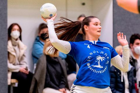 Auch nächste Saison in der "BOL" dabei sind Selana Kalaitzis und ihr TV Burgsolms. Foto: Jenniver Röczey 