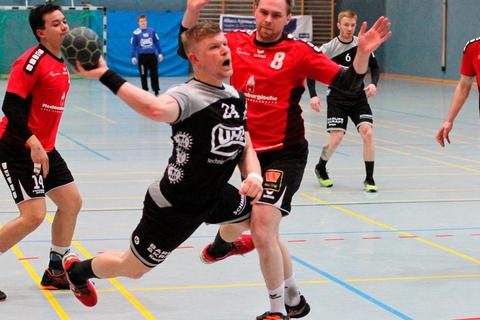 Zwei Herzen in einer Brust trägt der Dutenhofener Paul Heer, der zuletzt in Dilltal spielte. Foto: Tobias Ripl 