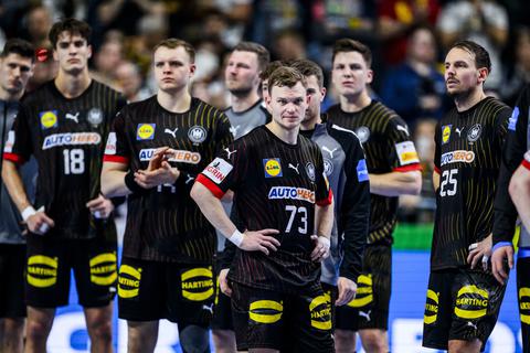 Bitter enttäuscht, aber die deutschen Handballer haben bei der Heim-EM nach dem Remis gegen Österreich keine Zeit zum Frustschieben.