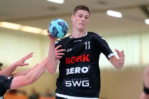 Zum Abschied noch mal ordentlich Buden: Niklas Roth steuert zehn Tore zum Kleenheimer 30:26-Heimerfolg gegen Dotzheim bei. Foto:  