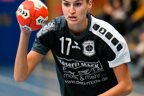 Hier noch im Hüttenberger Trikot, wird Lea Emmelius in der Oberliga nun für Wettenberg den Ball in die Hand nehmen. Foto: Schepp 