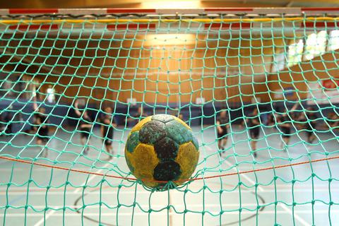 Die Perspektive, bald wieder ein Handballspiel in der heimischen Region austragen zu können, hat sich mit der Entscheidung des Hessischen Verbands, die Pause zu verlängern, weiter verschlechtert. Foto: imago 
