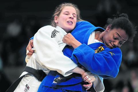 Zur Zeit eh kein Judo im Kopf: JCW-Vorzeigekämpferin Christina Faber (rechts) bereitet sich derzeit auf das Abitur vor. Foto: GEPA pictures
