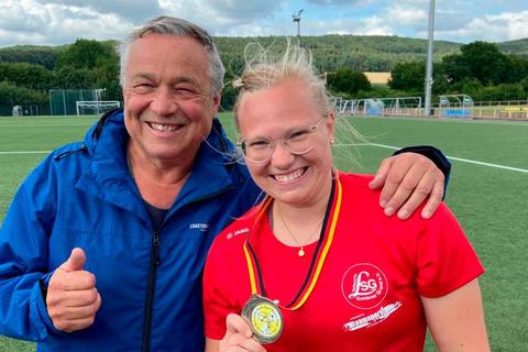 Laura Siegel zieht sich überraschend mit ihrem Trainer-Vater Jürgen aus dem Leistungssport zurück. © LSG