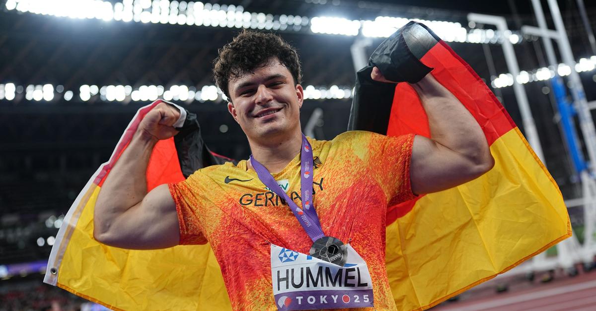 Hummel-mit-WM-Hammer-Dann-ist-er-halt-weit-geflogen-